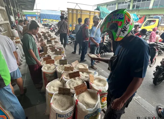 Suasana di Pasar Induk Cipinang, Jakarta Timur, Selasa, 12 Agustus 2025. (Sumber: Poskota/Pandi Ramedhan)