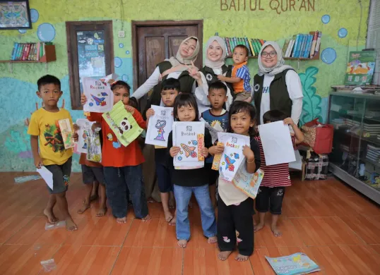 Kegiatan Employee Volunteering pada program CONNECT-IN: Langkah Konservasi Telkom untuk Indonesia Lestari yang dilaksanakan pada 9-10 Agustus 2025 di Pulau Pari, Kepulauan Seribu (Sumber: Dok. Telkom)