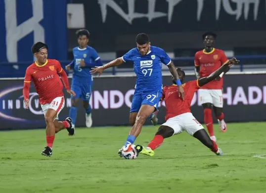 Aksi Berguinho dalam laga Persib Bandung vs Manila Digger, babak playoff AFC Asian Champions League Two (ACL 2). (Sumber: persib.co.id)