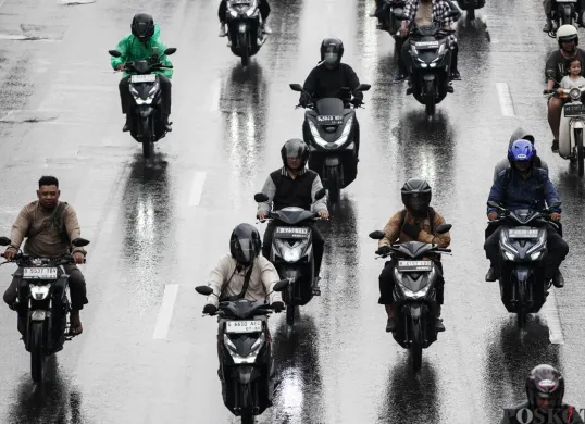 Jakarta diprediksi diguyur hujan pada hari ini. (Sumber: Poskota/Bilal Nugraha Ginanjar)