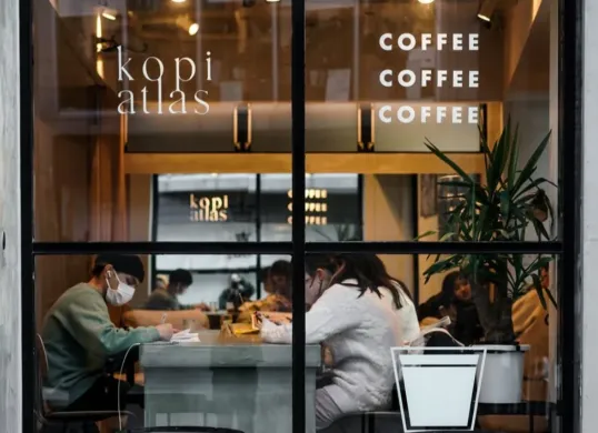 Rekomendasi cafe dekat stasiun Cikini cocok untuk WFC. (Sumber: Instagram/@kopikalyan)