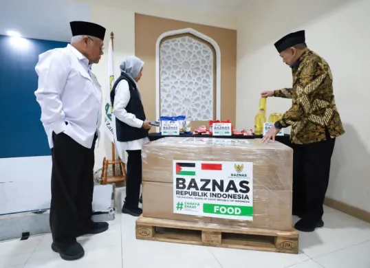 Baznas salurkan 80 ton bantuan kemanusiaan berupa bantuan pangan untuk masyarakat Palestina melalui mekanisme airdrop atau udara. (Sumber: Dok. Baznas)