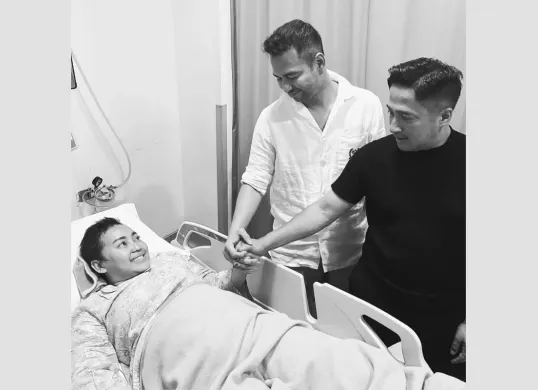 Irfan Hakim dan Raffi Ahmad berduka (Sumber: Instagram/@raffinagita1717)