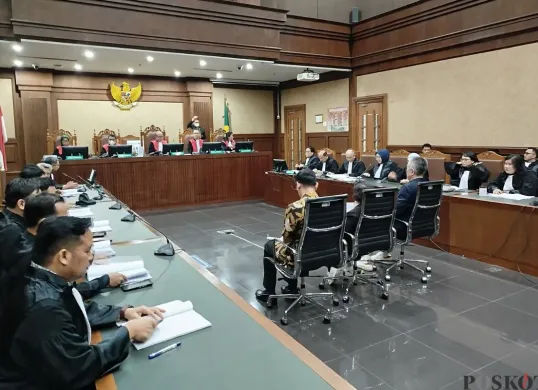 Sidang kasus korupsi kredit Lembaga Pembiayaan Ekspor Indonesia (LPEI) di Pengadilan Tipikor Jakpus, Jumat, 15 Agustus 2025. (Sumber: Poskota/Ramot Sormin)