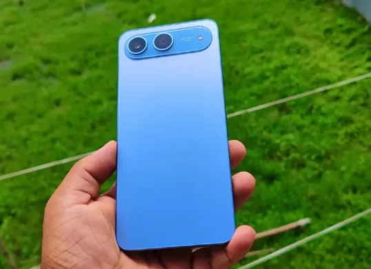 Review Tecno Spark Go 5G HP 5G termurah dengan chipset Dimensity 6400, Android 15 dan sertifikasi IP64. Hanya Rp1,8 juta! (Sumber: YouTube/AmiT Technology)