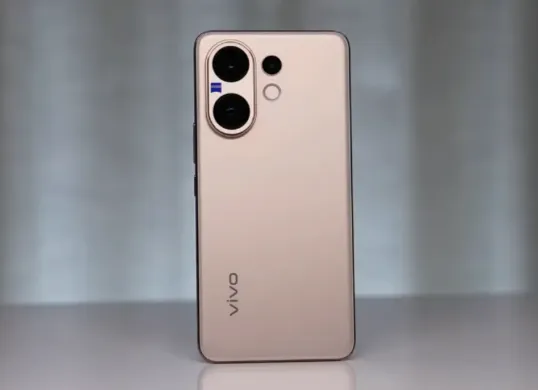 Smartphone Vivo V60 5G (Sumber: YouTube/Pan Channel)