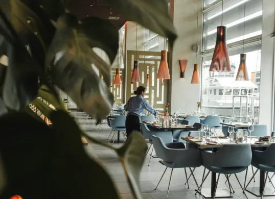 Ilustrasi-4 Rekomendasi Restoran untuk Keluarga di Daerah Tangerang (Sumber: Unsplash/Louis Hansel)