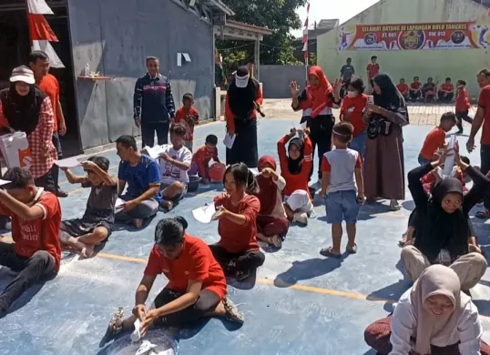 Warga Perum Citra Graha Prima, RT 02/RW 03, Desa Singasari, Kecamatan Jonggol Kabupaten Bogor, antusias mengikuti lomba dalam acara perayaan menyambut HUT ke-80 RI, pada Sabtu, 16 Agustus 2025. (Sumber: Istimewa)