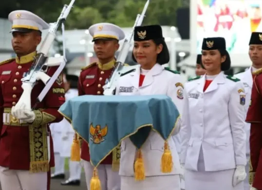 Ilustrasi - Pembawa baki bendera merah putih. (Sumber: Instagram/@bpipri)