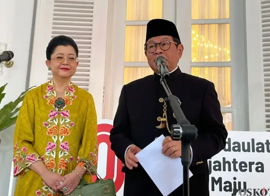 Gubernur Jakarta, Pramono Anung saat menyampaikan pernyataan awak media di Balai Kota Jakarta, Minggu, 17 Agustus 2025. (Sumber: Poskota/Muhammad Tegar Jihad)