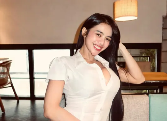 Selebgram Febyana yang viral cari tahu sosok Deddy Corbuzier lewat ChatGPT. (Sumber: Intagram/@fbyana)