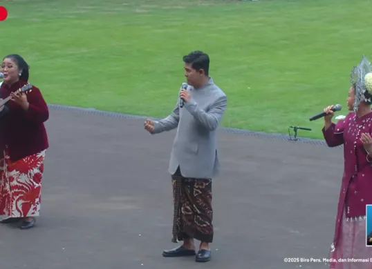 Penyanyi papan atas seperti Rossa, Endah Laras, hingga Cakra Khan membawakan lagu Merah Putih di Istana Merdeka. (Sumber: YouTube/Sekretariat Presiden)