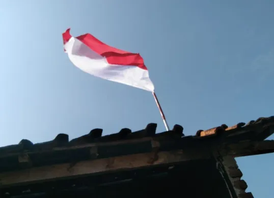 Bendera Indonesia berkibar. (Sumber: Poskota/Arip Apandi)