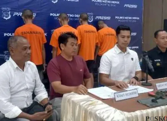 Jajaran Polres Metro Depok saat menggelar ekspose perkara kasus curanmor pada Selasa, 19 Agustus 2025. (Sumber: POSKOTA | Foto: Angga Pahlevi)