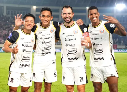 Potret bek Persija Jakarta, Rio Fahmi (kiri), Rizky Ridho (tengah), Jordi Amat (tengah) dan Alan Cardoso (kanan). (Sumber: Persija Jakarta.)