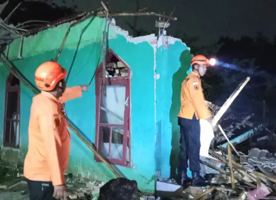 Sebuah bangunan di Kabupaten Bekasi, Jawa Barat rusak parah akibat gempabumi dengan kekuatan magnitudo 4,7, pada Rabu, 20 Agustus 2025. (Sumber: BPBD Jawa Barat)