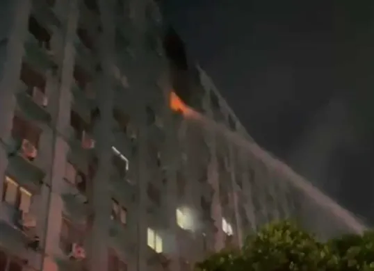 Apartemen city park, Cengkareng, Jakarta Barat, terbakar pada Selasa, 19 Agustus 2025. (Sumber: Dok Warga)