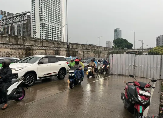 Proyek konstruksi mengakibatkan kemacetan di sejumlah ruas jalan di Jakarta. (Sumber: POSKOTA | Foto: M Tegar Jihad)