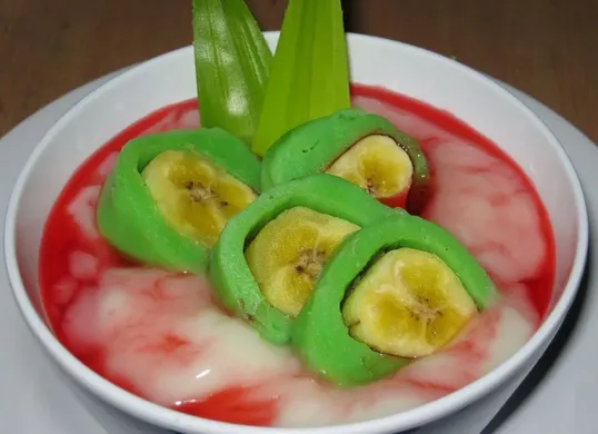 Es Pisang Hijau Kalimalang, Minuman Khas Makassar yang Jadi Primadona Kuliner Jabodetabek (Sumber: Pinterest)