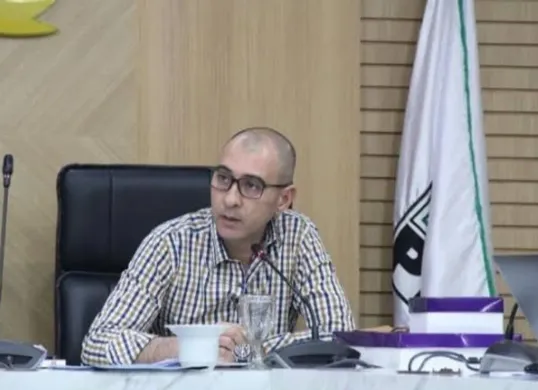 H. M. Nasim Khan, anggota DPR RI dari Fraksi PKB, saat menghadiri rapat Komisi VI bersama PT KAI. Usulan gerbong khusus merokok yang ia lontarkan menuai pro dan kontra di masyarakat. (Sumber: Dok/Fraksi DPR PKB RI)