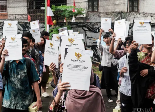 Penyerahan Bantuan Pemutihan Ijazah Tahap Empat