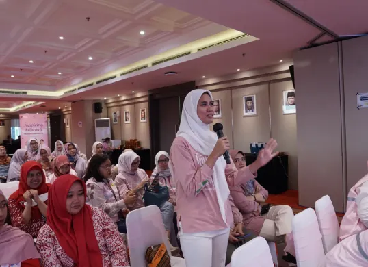 Para peserta Inspiring Srikandi antusias mengikuti kegiatan workshop yang menekankan pentingnya literasi keuangan bagi perempuan agar mampu mengelola keuangan (Sumber: Dok. PLN UID Jakarta Raya)