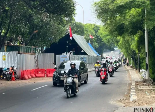 Galian pipa limbah di wilayah TB Simatupang, Kelurahan Cilandak Timur, Kecamatan Pasar Minggu, Jakarta Selatan. (Sumber: Poskota/Muhammad Tegar Jihad)