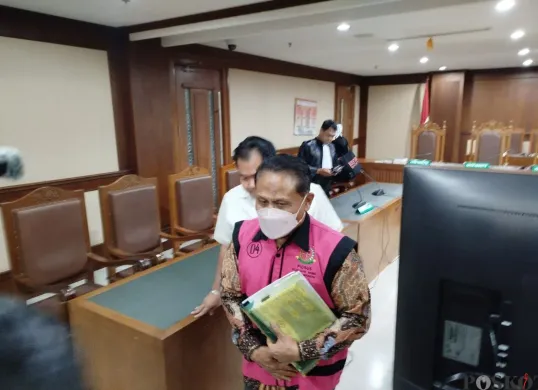 Eks Ketua Pengadilan Negeri Surabaya, Rudi Suparmono divonis 7 tahun penjara dalam kasus suap Ronald Tannur di Pengadilan Tipikor Jakarta Pusat, Jumat, 22 Agustus 2025. (Sumber: Poskota/Ramot Sormin)