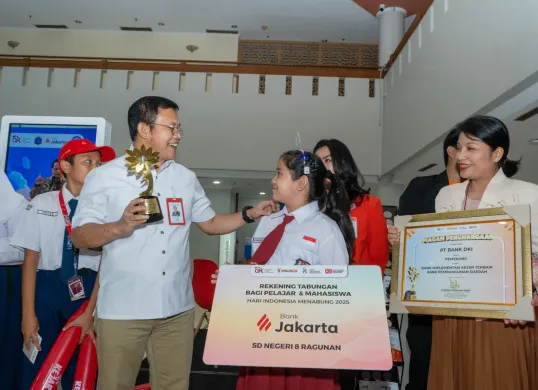 Bank Jakarta meraih penghargaan Kategori Bank Implementasi KEJAR Terbaik Subkategori Bank Pembangunan Daerah dalam ajang KEJAR Award 2025 (Sumber: Dok. Bank Jakarta)