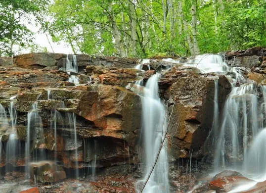 Curug Parigi salah satu destinasi wisata alam di Bekasi. (Sumber: Tripadvisor)