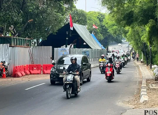 Pengerjaan galian pipa limbah di wilayah TB Simatupang, Jakarta Selatan. (Sumber: POSKOTA | Foto: M Tegar Jihad)