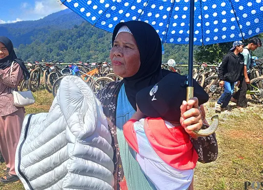 Sumiati, 62 tahun, warga Kampung Citalahab, Desa Malasari, Kecamatan Nanggung, Kabupaten Bogor, meminta akses kesehatan lebih dekat dengan warga. (Sumber: POSKOTA | Foto: Giffar Rivana)