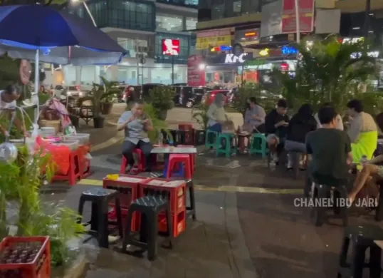 Rekomendasi kuliner malam di Jakarta Selatan. (Sumber: YouTube/ibu jari)