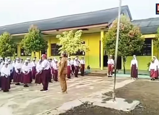 Video viral oknum guru SD di lampung ancam cekik siswa. (Sumber: TikTok/@sorotanlampung)