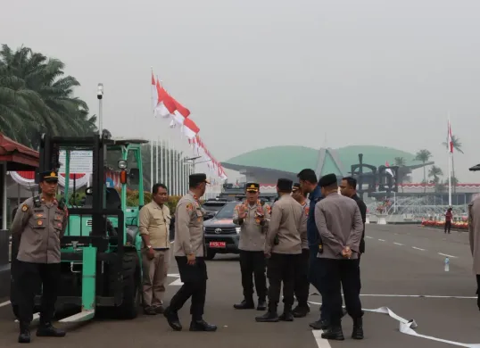 Sebanyak 1.250 personel gabungan dari Polri, TNI dan Pemda Jakarta dikerahkan untuk mengamankan kegiatan aksi demonstrasi di depan Gedung Dewan Perwakilan Rakyat (DPR) Senin, 25 Agustus 2025. (Sumber: Polres Jakarta Pusat)