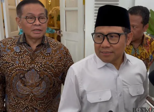 Menko Bidang Pemberdayaan Masyarakat, Muhaimin Iskandar seusai bertemu Gubernur Jakarta, Pramono Anung di Balai Kota Jakarta, Selasa, 26 Agustus 2025. (Sumber: Poskota/Muhammad Tegar Jihad)