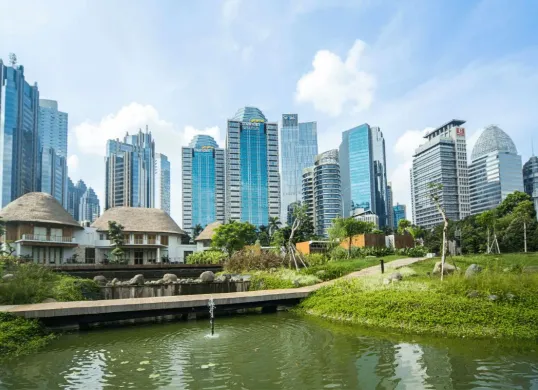 Hutan Kota GBK, spot buat bersantai di tengah kota Jakarta. (Sumber: jakarta-tourism.go.id)