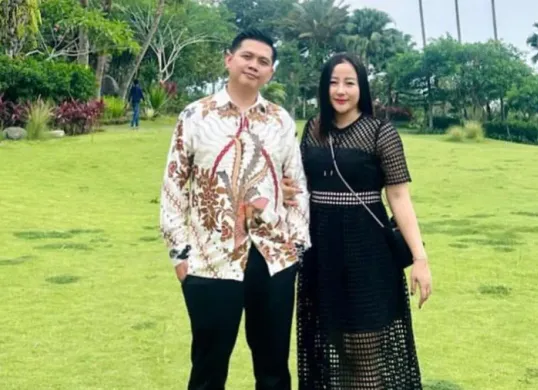 Dwi Hartono bersama dengan sang istri yang tengah menjadi sorotan usai terseret kasus penculikan dan pembunuhan Kepala Cabang (Kacab) BRI Cempaka Putih, Muhammad Ilham Pradipta. (Sumber: Instagram/@klanhartono)