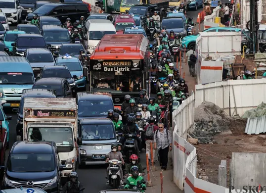 Berjuang Menerjang Macet Jalan TB Simatupang