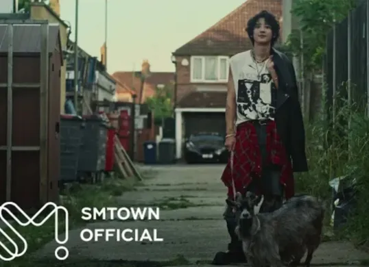 Lirik lagu Upside Down Chanyeol EXO. (Sumber: YouTube/SMTOWN)