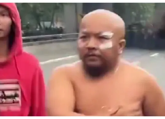 Tangkapan layar sosok Streamer game, Pascol Kintil dalam aksi demo di depan Gedung DPR RI, pada Senin, 25 Agustus 2025. (Sumber: X/@myshawti)