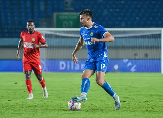 Mateo Kocijan saat memperkuat Persib Bandung di Liga 1 musim 2024/2025, kini dikaitkan dengan Persis Solo. (Sumber: Dok/Liga 1)