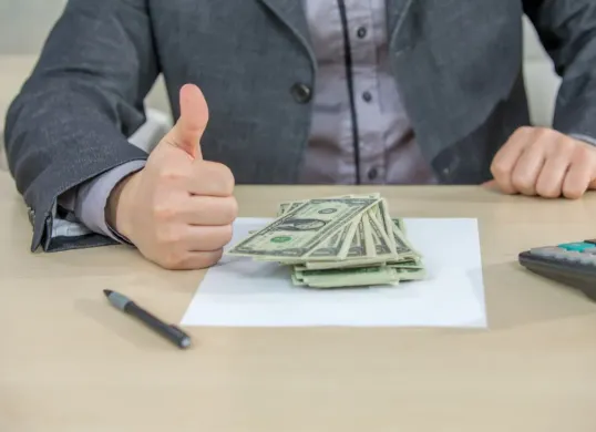 Tips memilih pinjaman online aman dan cepat cair. (Sumber: Freepik)
