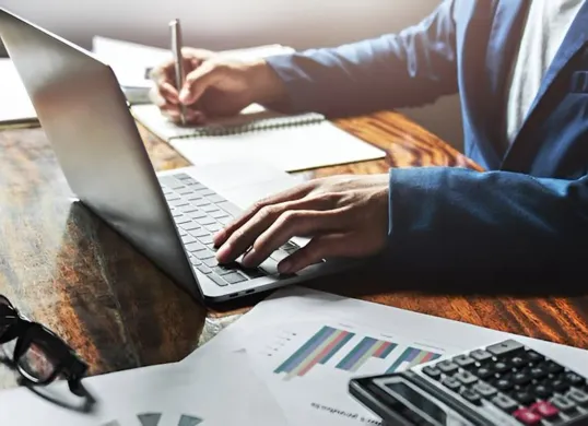 Info loker Staff Finance di Jakarta Utara (Sumber: Pinterest)