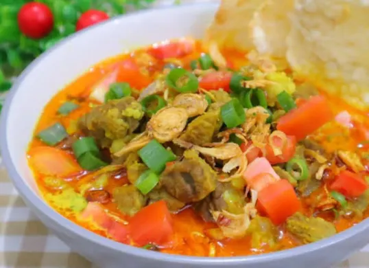 Makanan khas Betawi, Soto Tangkar. (Sumber: YouTube/Uli's Kitchen)