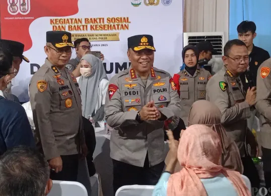 Wakapolri Komjen Pol Dedi Prasetyo meninjau kegiatan sosial dan kesehatan di Desa Cibinong, Kecamatan Gunung Sindur, Kabupaten Bogor, Rabu 27 Agustus 2025. (Sumber: Poskota/Giffar Rivana)