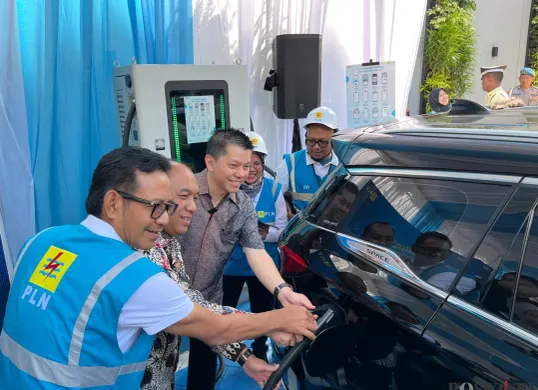 PLN UID Jakarta Raya resmikan SPKLU di West Hub, Jakarta Barat, pada Kamis, 28 Agustus 2025. (Sumber: Poskota/Pandi Ramedhan)
