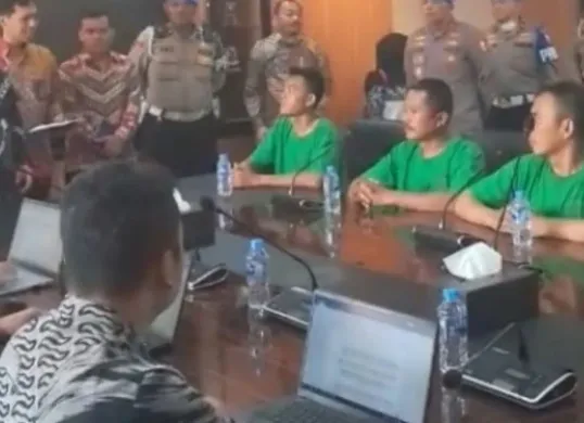 Divisi Propam Polri lakukan pemeriksaan terhadap 7 anggota Brimob yang terlibat dalam penabrakan ojol di aksi demo 28 Agustus 2025. (Sumber: Instagram/@folkkonoha)