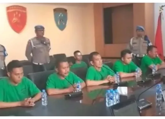 Tampang tujuh anggota Brimob Polda Metro yang terlibat kasus tewasnya Affan Kurniawan. (Sumber: Instagram/@divisipropampolri)