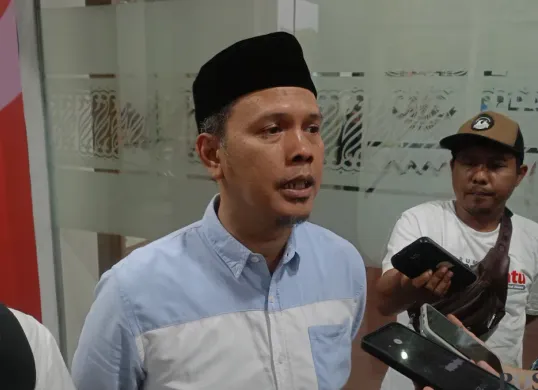 Wakil ketua Komisi II DPRD Kota Bogor, Edi Kholki Zaelani, pastikan tuntutan mahasiswa Unpak sampai ke pimpinan. (Sumber: Poskota/Giffar Rivana)